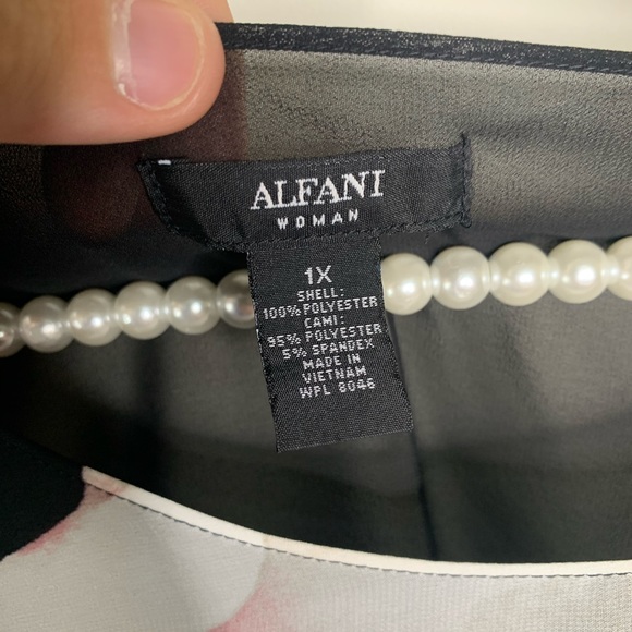 NWT! Alfani Black Floral Blouse - Picture 5 of 7